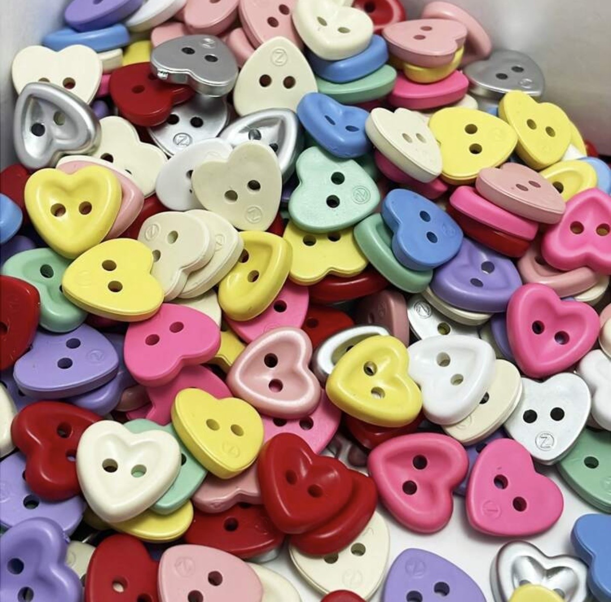 Rainbow coloured heart-shaped buttons, 12mm, plastic/resin