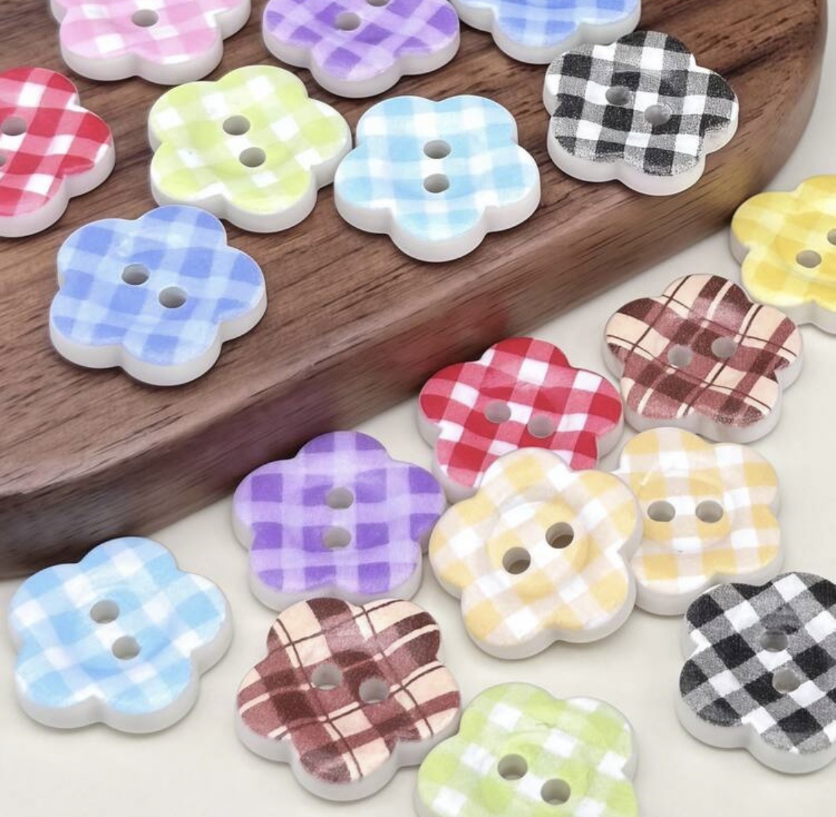Mixed patterned flower buttons, 15mm, plastic/resin